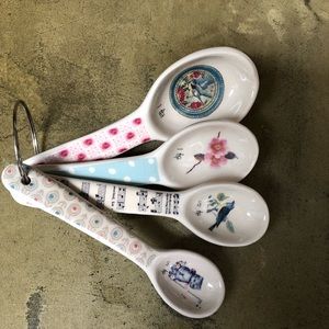 Measuring spoons
